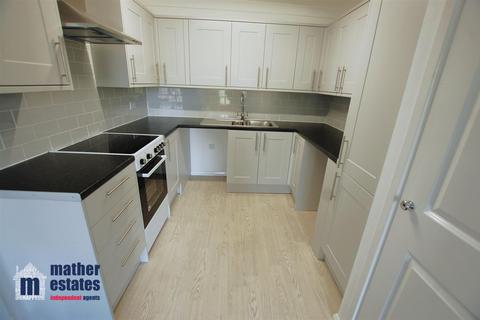 2 bedroom flat for sale, Ashley Court, Hatfield