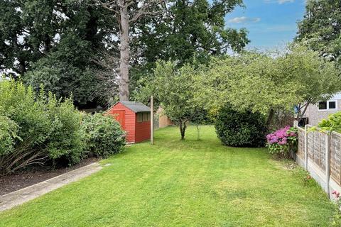 4 bedroom terraced house for sale, Whitebeam Avenue, Bromley BR2