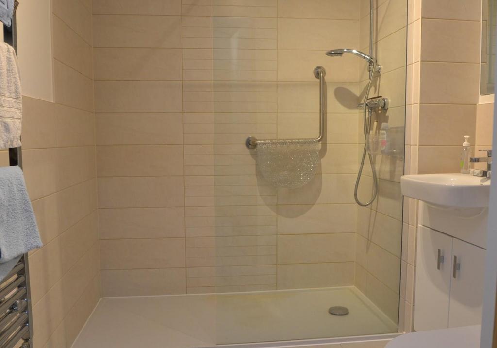 Shower Room.JPG