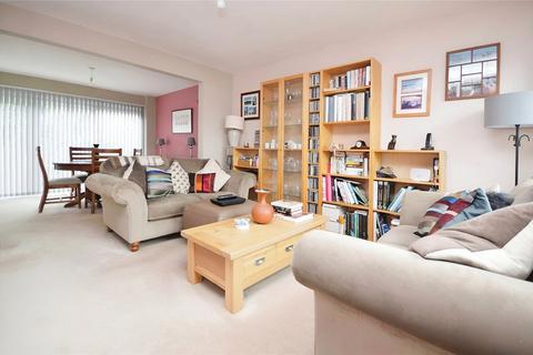 3 bedroom semi-detached house to rent, Dunster Crescent, Hornchurch, Essex, RM11