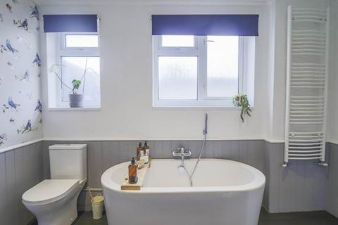 2 Ashcombe Gardens, Weston-super-mare, BS23 2XA