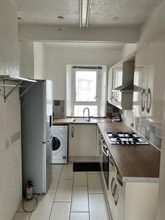 2 bedroom flat to rent, Aikenhead Road, Glasgow G42