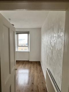 2 bedroom flat to rent, Aikenhead Road, Glasgow G42