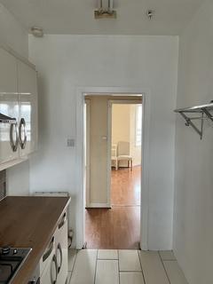 2 bedroom flat to rent, Aikenhead Road, Glasgow G42