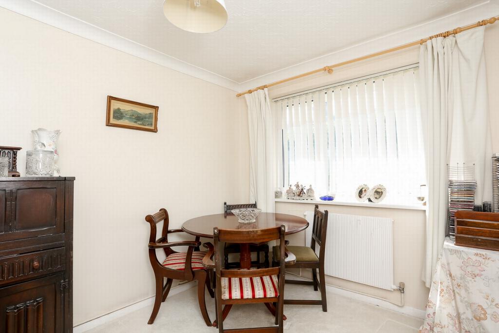 Bedroom 3/Dining room