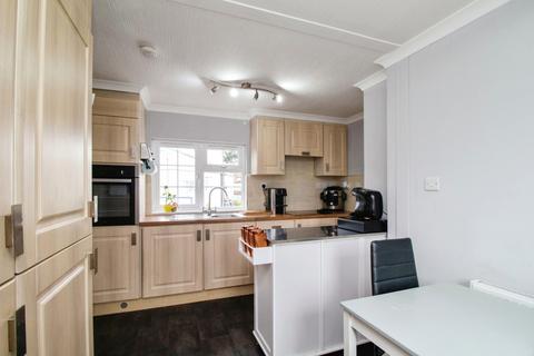 1 bedroom park home for sale, Hockley, Essex, SS5