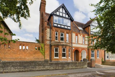 5 bedroom end of terrace house for sale, High Street, Evesham, Worcestershire, WR11