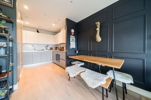 2 bedroom apartment for sale, Longfield Avenue, London