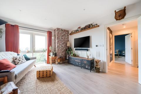 2 bedroom apartment for sale, Longfield Avenue, London