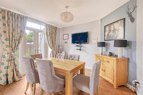 3 bedroom semi-detached house for sale, Dale View Gardens, London E4