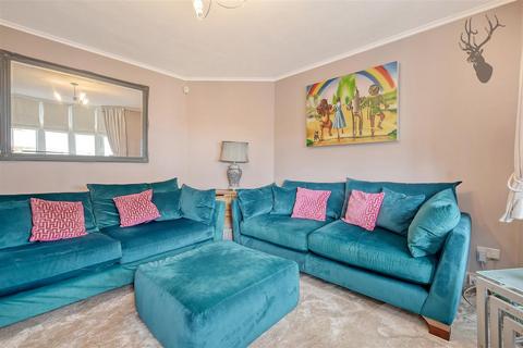 3 bedroom semi-detached house for sale, Dale View Gardens, London E4