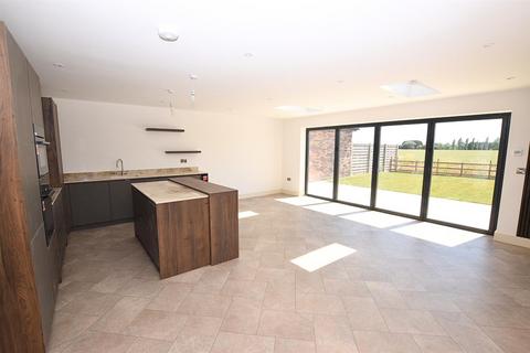 6 bedroom detached house for sale, Clyburn Close, Tetney DN36