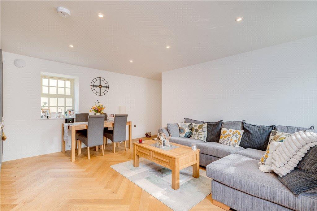 Living Dining Area