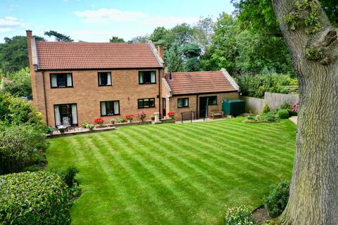 4 bedroom detached house for sale, Pine Court, Little Brington, Northampton, NN7 4EZ