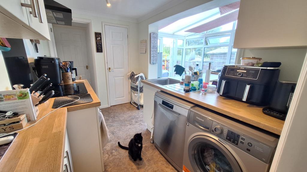 Kitchen (Cat not included!)