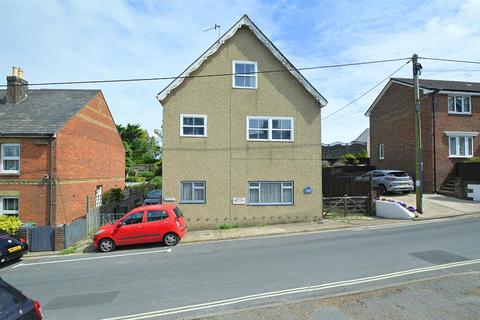 2 bedroom ground floor flat for sale, PRIVATE GARDEN * BRADING