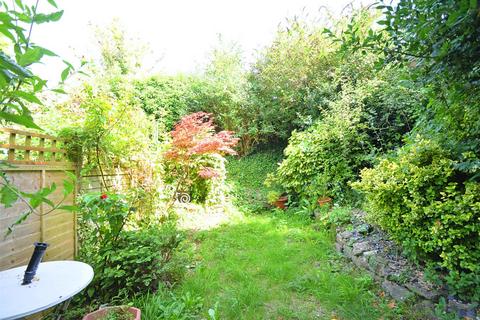 2 bedroom ground floor flat for sale, PRIVATE GARDEN * BRADING