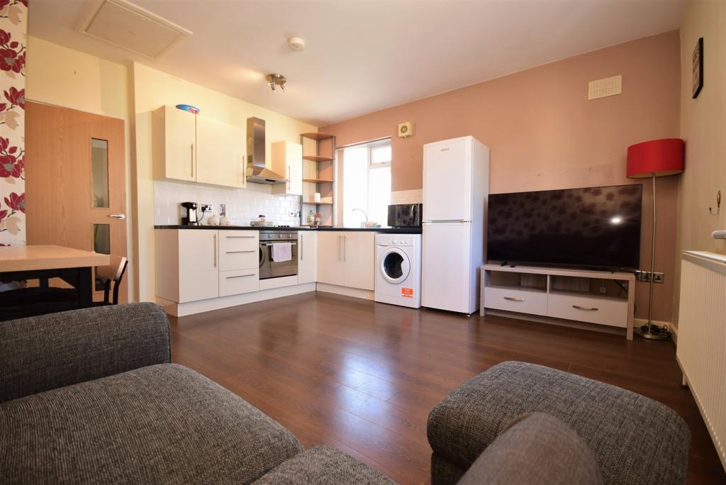 Newington Road Ramsgate CT12 2 bed apartment - £800 pcm (£185 pw)