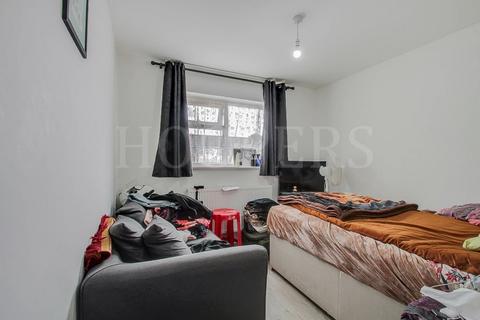 1 bedroom flat for sale, Mascotts Close, London, NW2