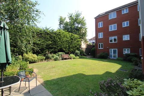 2 bedroom apartment for sale, Laburnum Court, Uxbridge