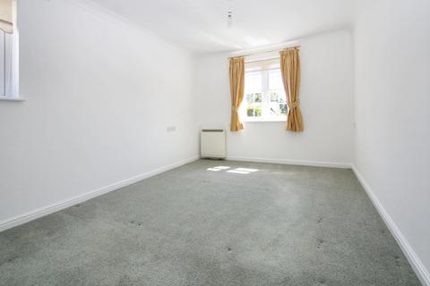 2 bedroom apartment for sale, Laburnum Court, Uxbridge