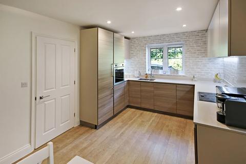 15 Barcombe Place, East Grinstead, RH19 1RT