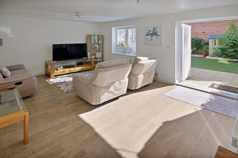 15 Barcombe Place, East Grinstead, RH19 1RT