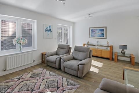 15 Barcombe Place, East Grinstead, RH19 1RT