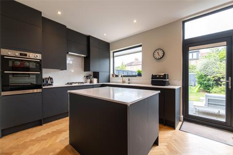 60 Ardfillan Road, London, SE6 1SS