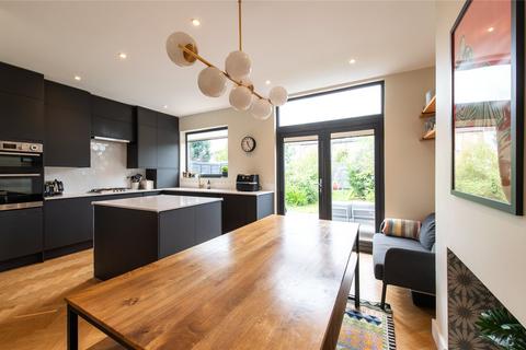 60 Ardfillan Road, London, SE6 1SS