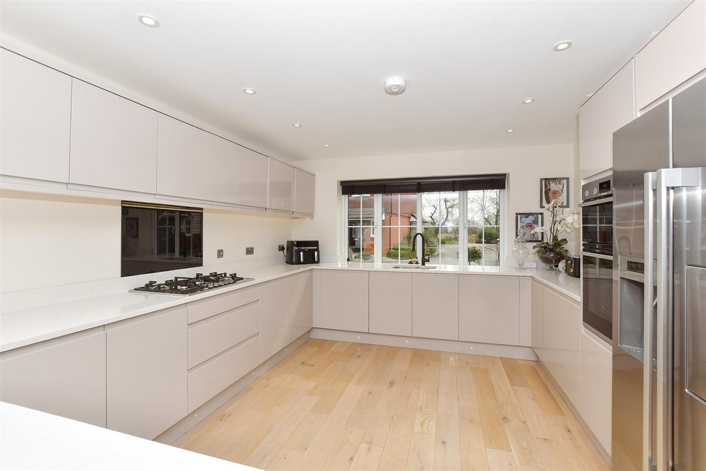 Kitchen/Breakfast Area