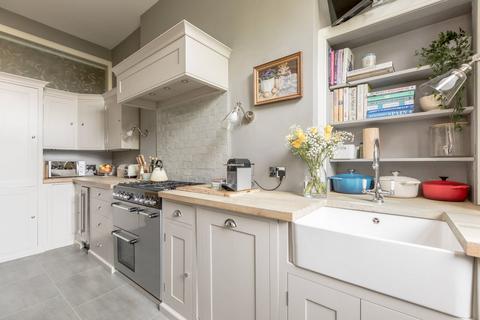 72 Strathearn Road, Edinburgh, EH9 2AF