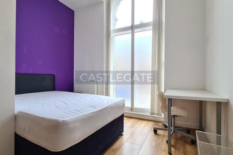 1 bedroom in a flat share to rent, Threadworks, Threadneedle Street, Huddersfield, HD1 2HF