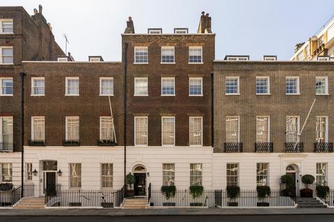 2 bedroom flat for sale, Fitzhardinge Street, Marylebone, W1H.