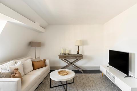 2 bedroom flat for sale, Fitzhardinge Street, Marylebone, W1H.