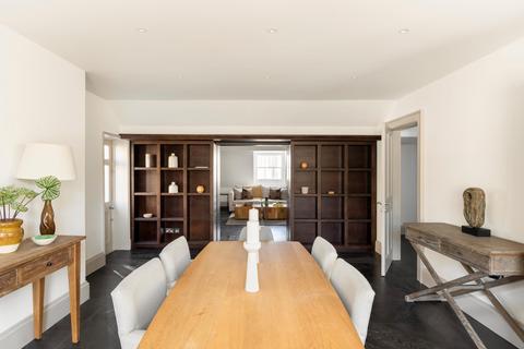 2 bedroom flat for sale, Fitzhardinge Street, Marylebone, W1H.