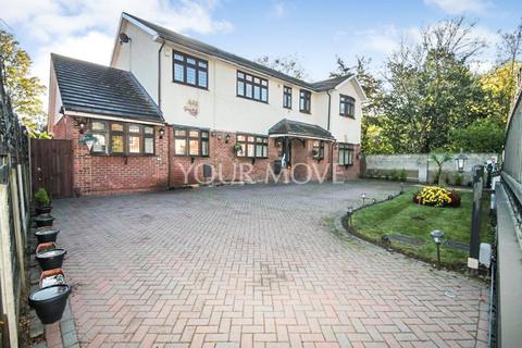 7 bedroom detached house to rent, Burntwood Avenue, Essex RM11