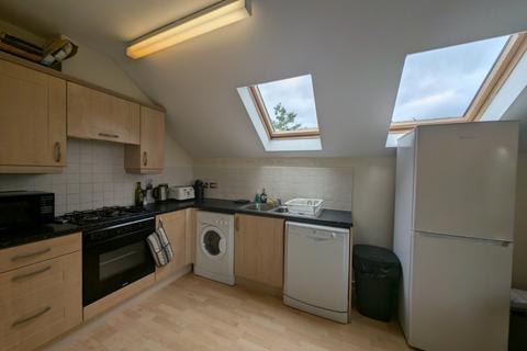 2 bedroom flat to rent, Hadleys Court, Gelderd Road, Gildersome, Leeds, LS27