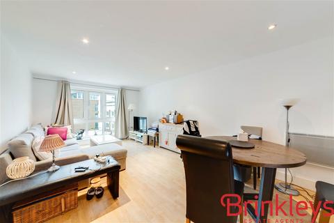 2 bedroom apartment to rent, Castle Court, Brewhouse Lane, London