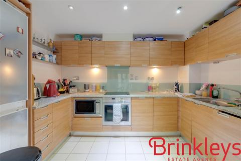 2 bedroom apartment to rent, Castle Court, Brewhouse Lane, London