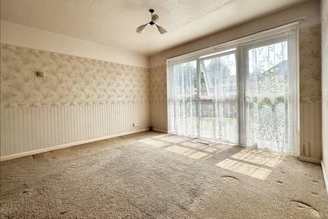 2 bedroom maisonette for sale, Avon Close, Watford, WD25