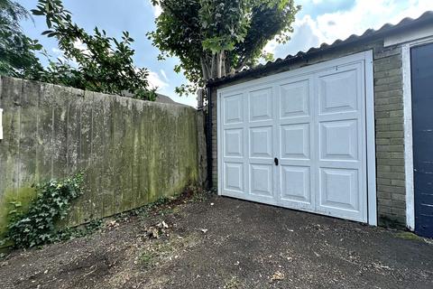 16 Avon Close, Watford, WD25 0DN