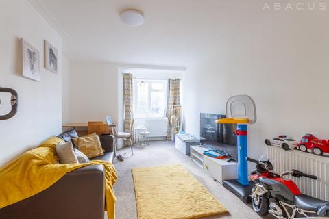 2 bedroom flat to rent, Shoot Up Hill, London NW2