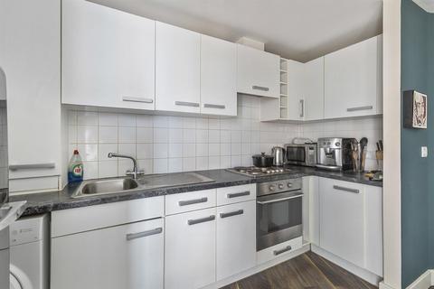 1 bedroom property for sale, Salamanca Place, Vauxhall, London, SE1