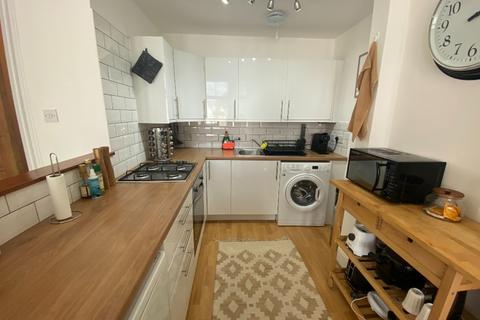 2 bedroom flat to rent, Bowhill Terrace, Inverleith, Edinburgh, EH3