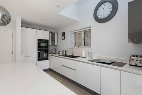 10 Domneva Road, Westgate-on-sea, CT8 8PE