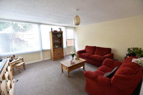 3 bedroom terraced house to rent, Edinburgh Way, Thetford, IP24