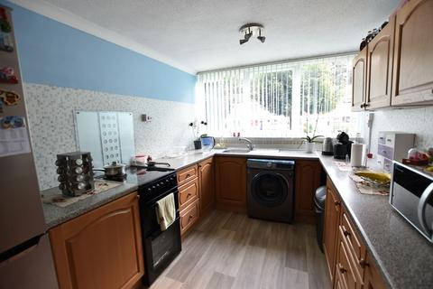 3 bedroom terraced house to rent, Edinburgh Way, Thetford, IP24