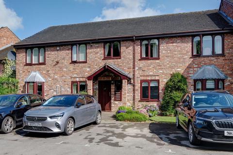 2 bedroom ground floor flat for sale, Cyril Bell Close, Lymm WA13