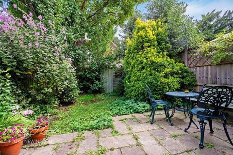 4 bedroom terraced house for sale, Barry Avenue, London, N15